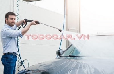 Cách rửa sạch ôtô không cần kỳ cọ