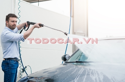 Rữa xe thật đơn giản khi không cần chạm vào xe