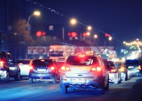 Di chuyển chậm khi qua các giao lộ củng góp phần kép dài tuổi thọ của phanh