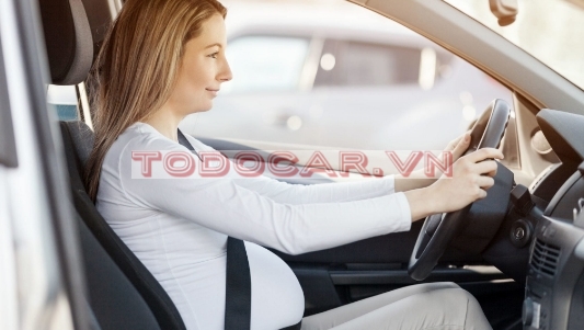 Người điều khiển ô tô thường chủ quan không thắt dây an toàn khi lên xe