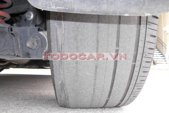 Bánh xe bị mòn lam xe bị rung lắc