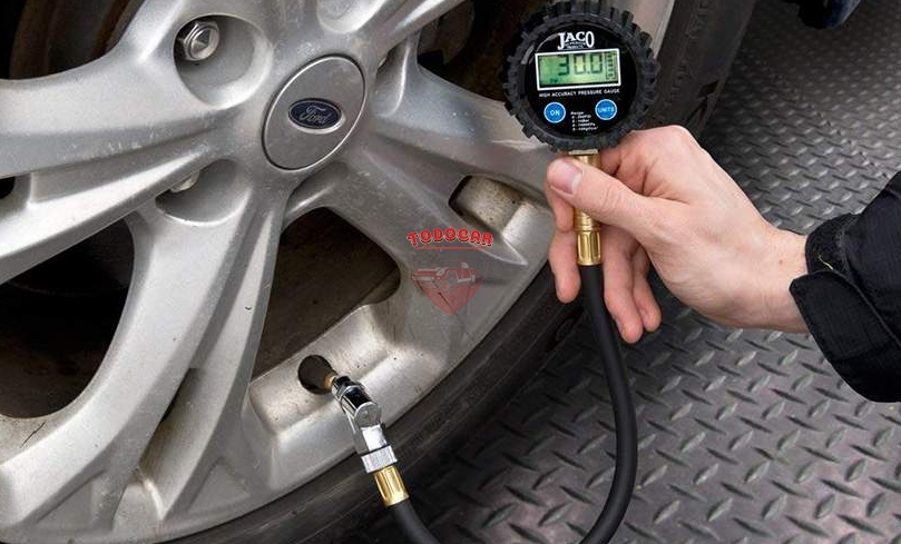 Đo áp suất lốp thật chuẩn để có một chuyến đi thuận lợi