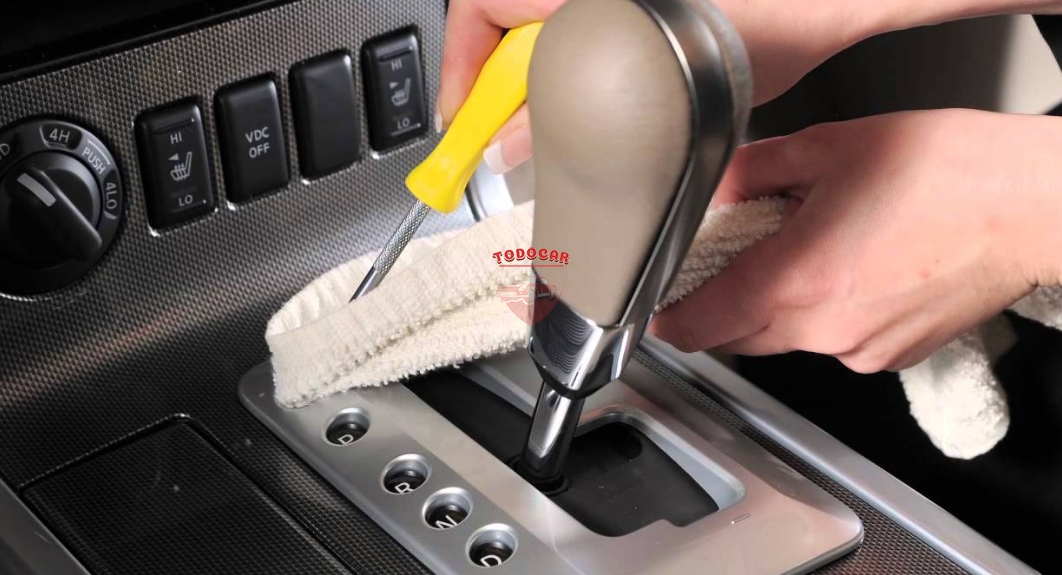 Cách mở khóa hộp số khi ô tô bị chết máy không thể hoạt động
